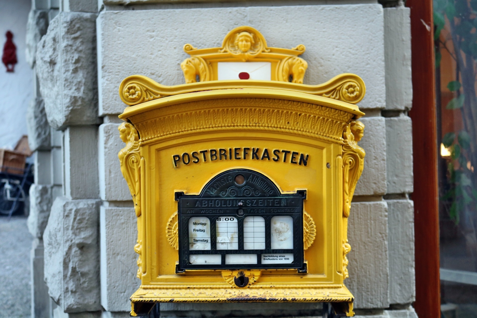 Simple mailbox makeover - German Post box