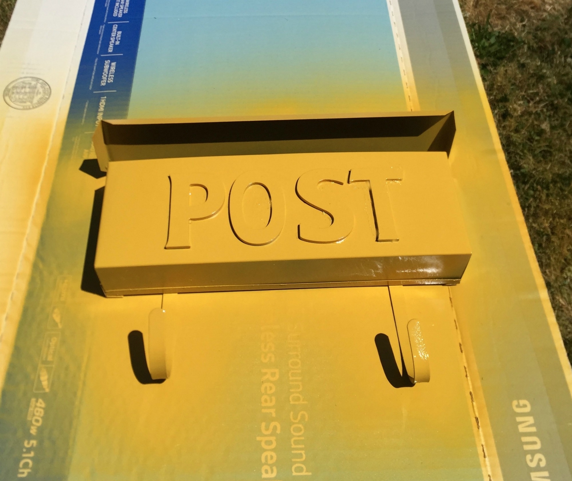 Simple mailbox makeover for under 10 dollars